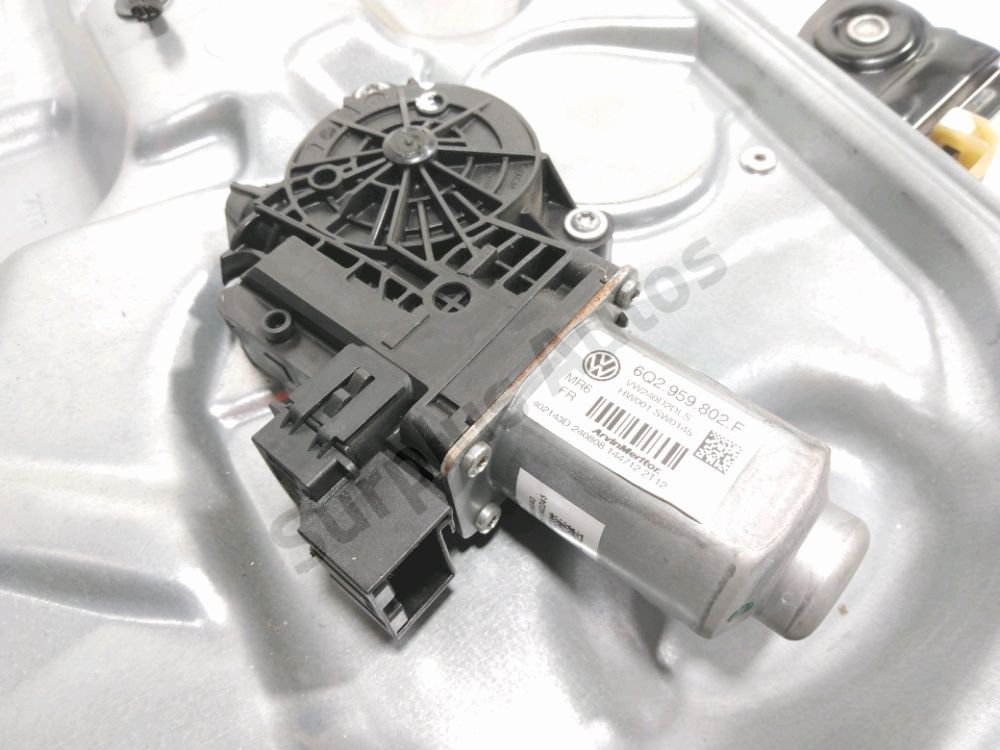 Lève-vitre électrique avant gauche