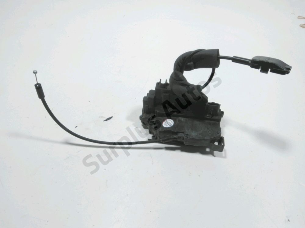 Serrure de porte avant droite