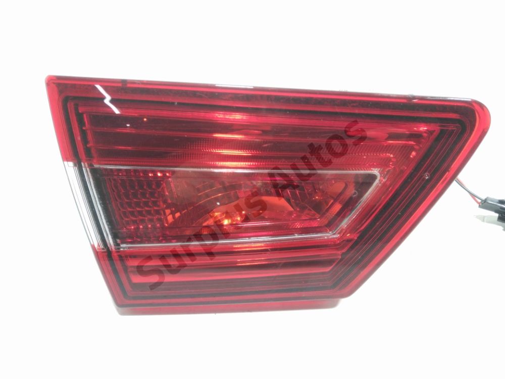 Feu arrière intérieur gauche