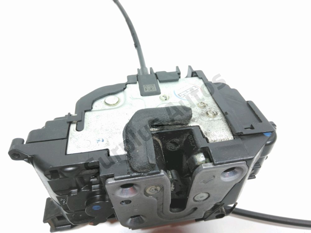 Serrure de porte avant droite