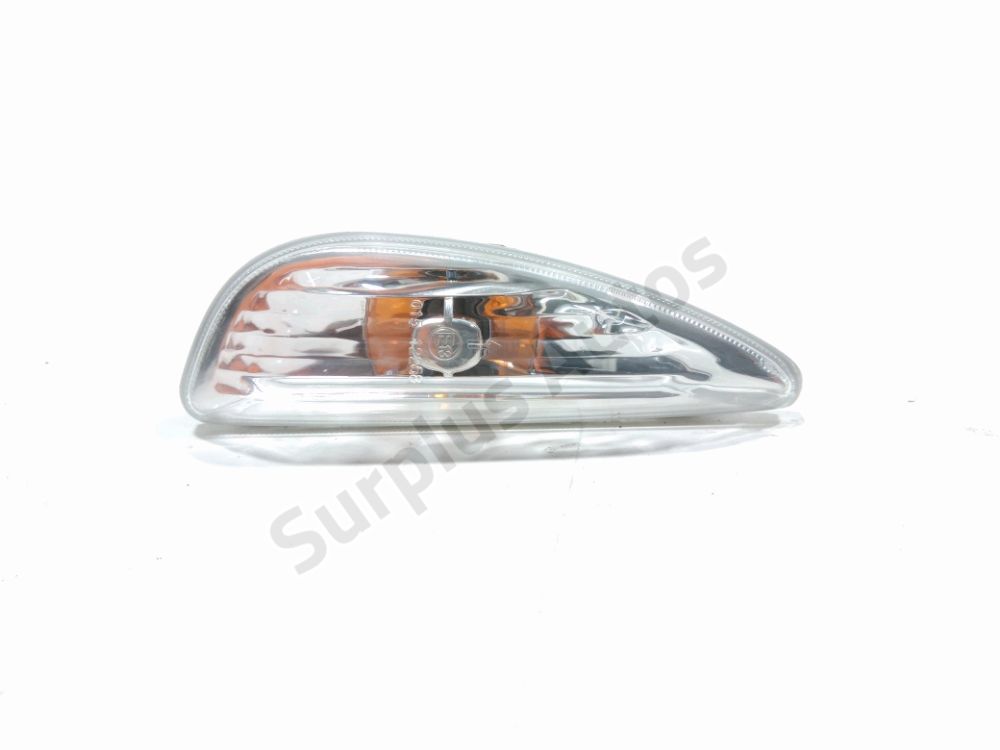 Repetiteur d'aile gauche