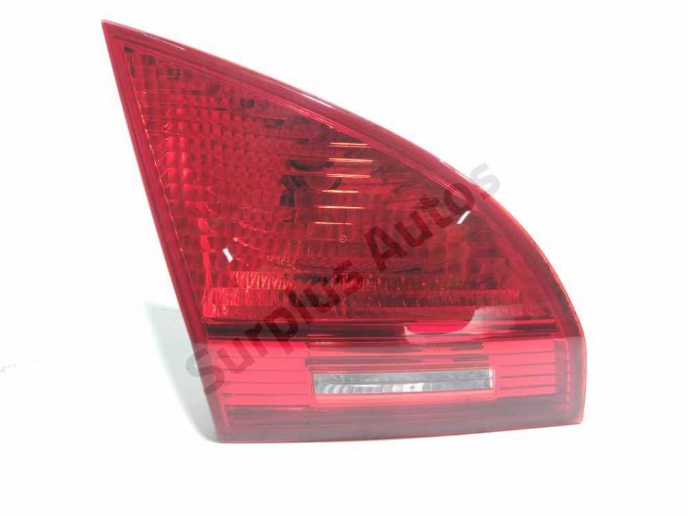 Feu arrière intérieur gauche