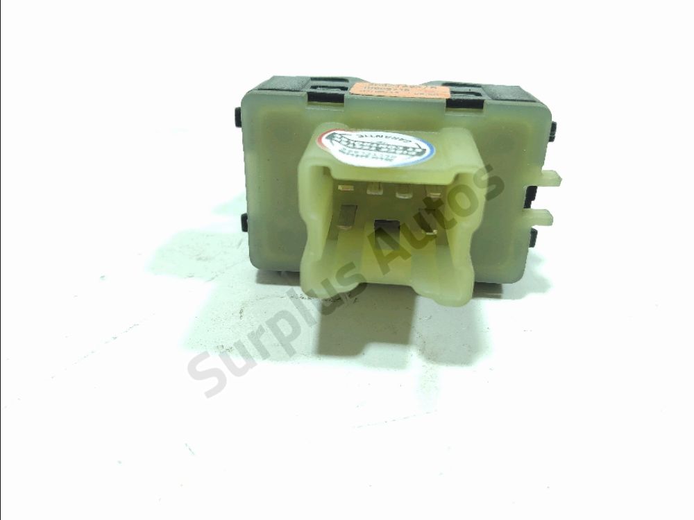 Commande lève-vitre avant gauche