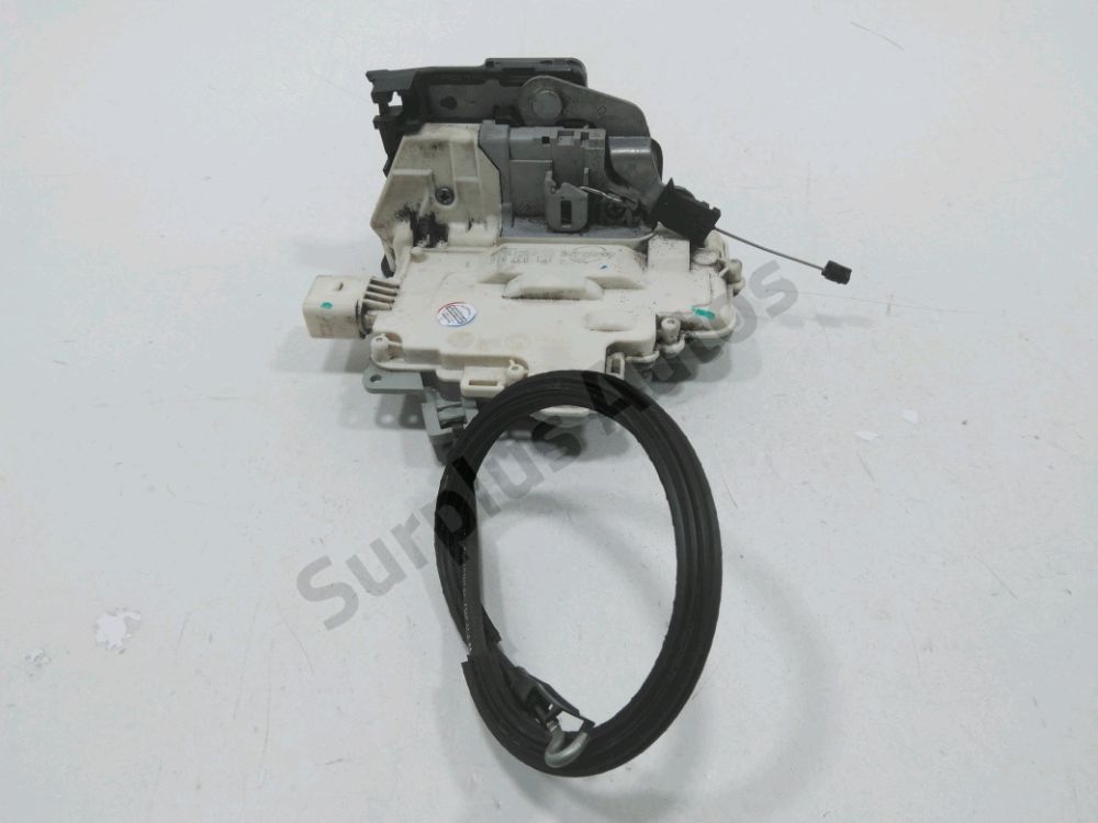 Serrure de porte avant droite