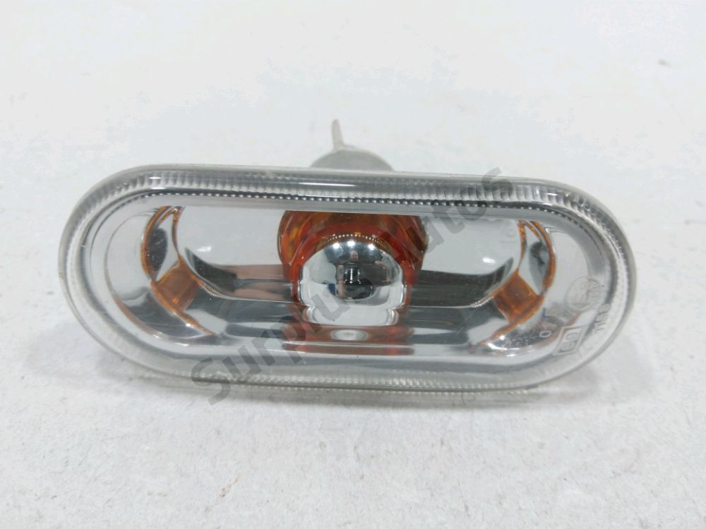 Repetiteur d'aile droit