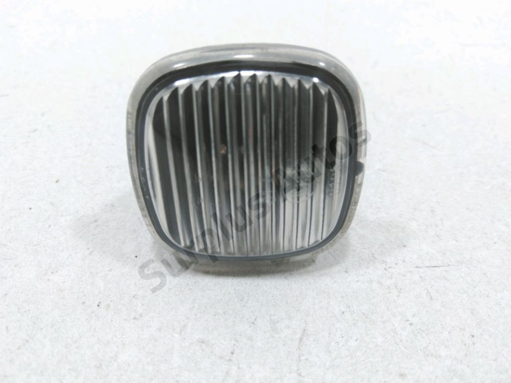 Repetiteur d'aile droit