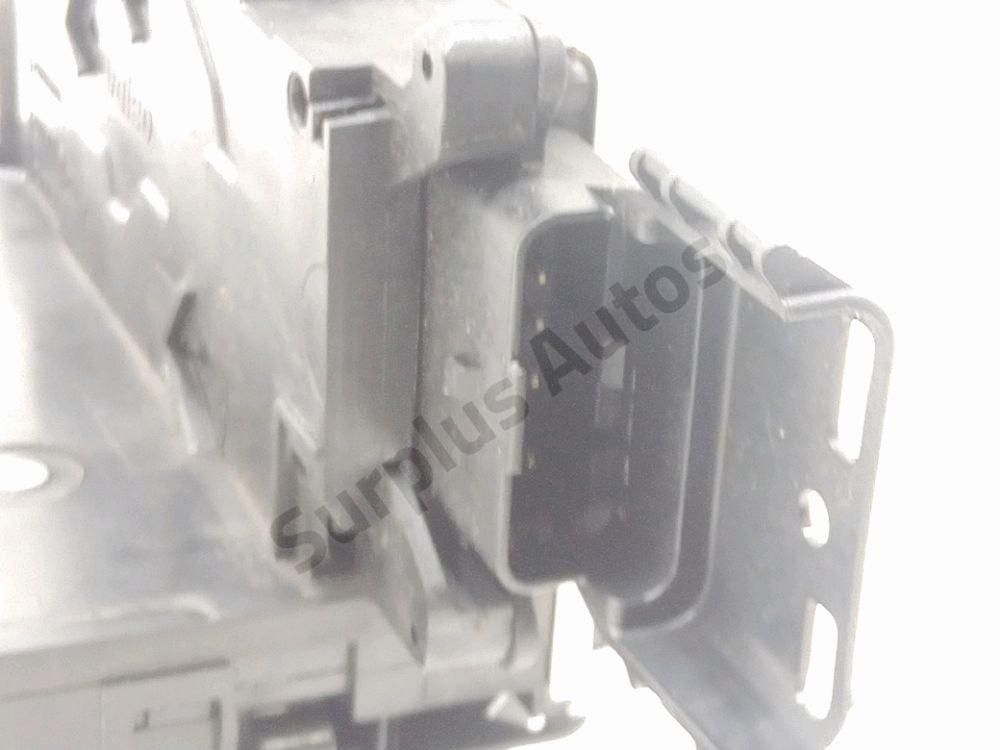 Serrure de porte avant droite