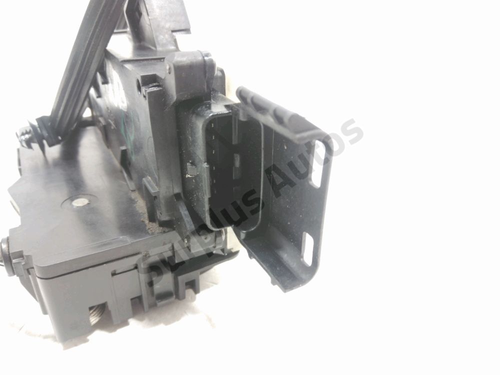 Serrure de porte avant droite