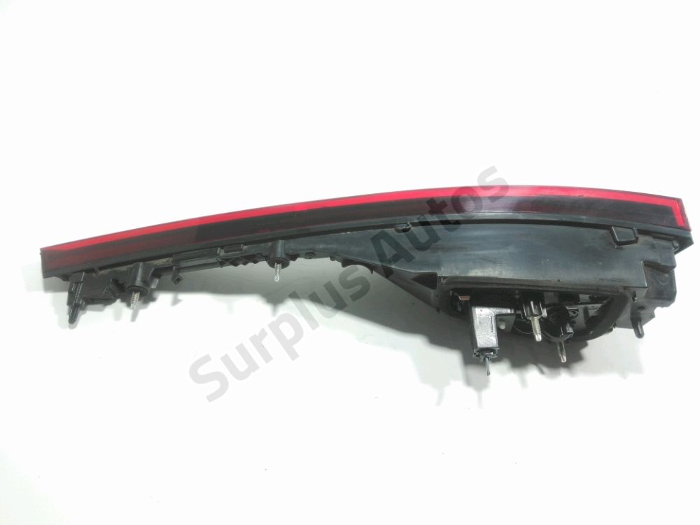 Feu arrière intérieur gauche