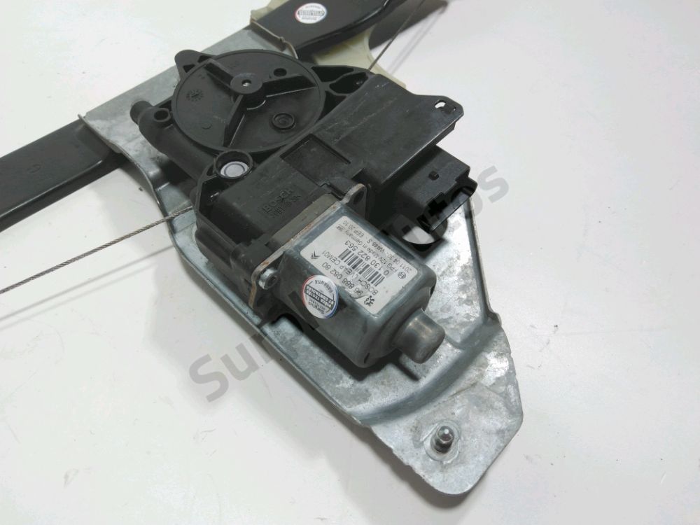 Lève-vitre électrique avant gauche