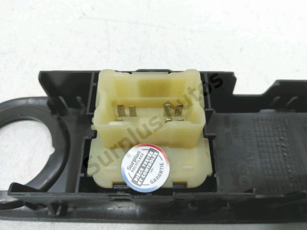 Commande lève-vitre avant gauche