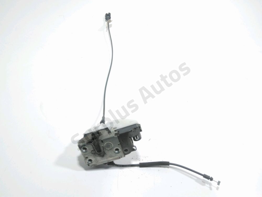 Serrure de porte avant droite