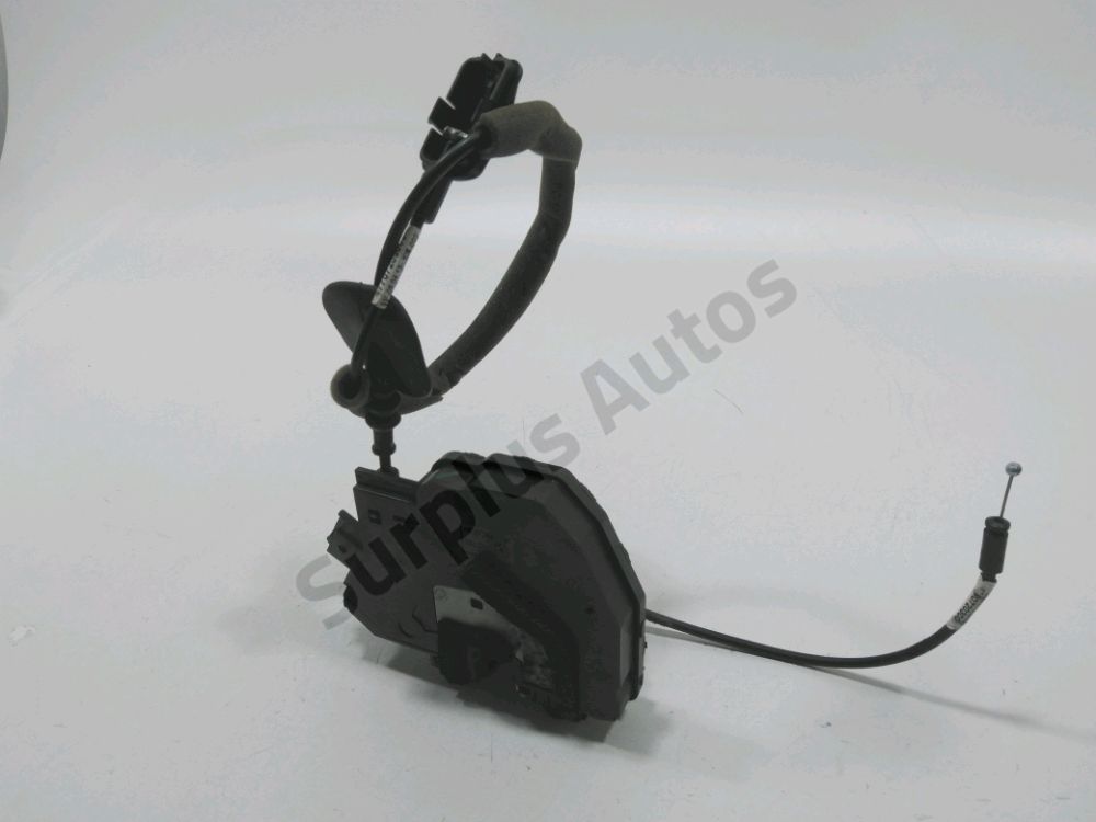 Serrure de porte avant droite