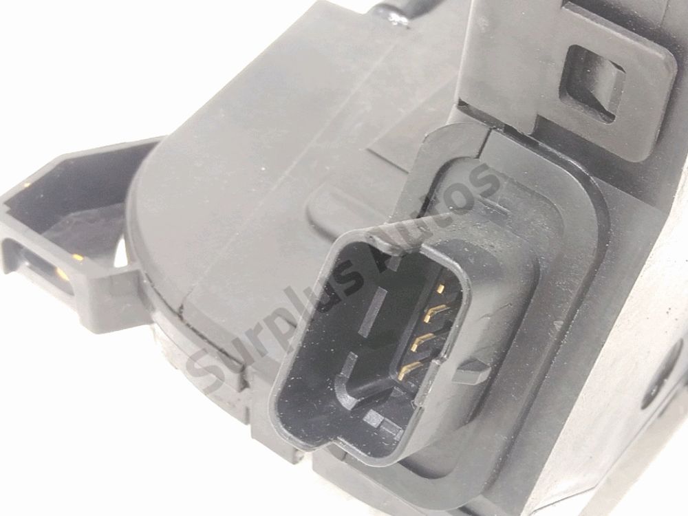 Serrure de porte avant droite