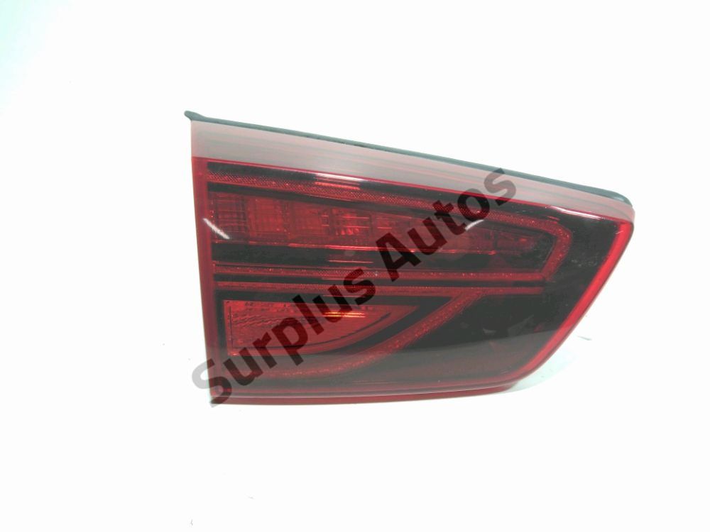 Feu arrière intérieur gauche