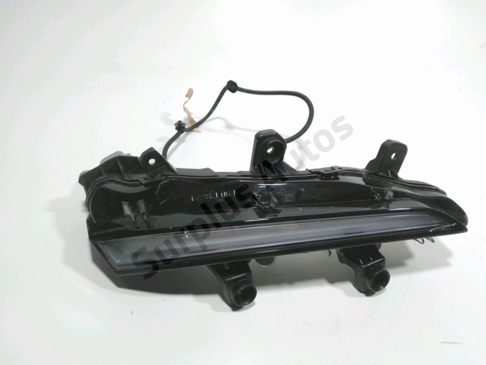 Feu diurne avant gauche