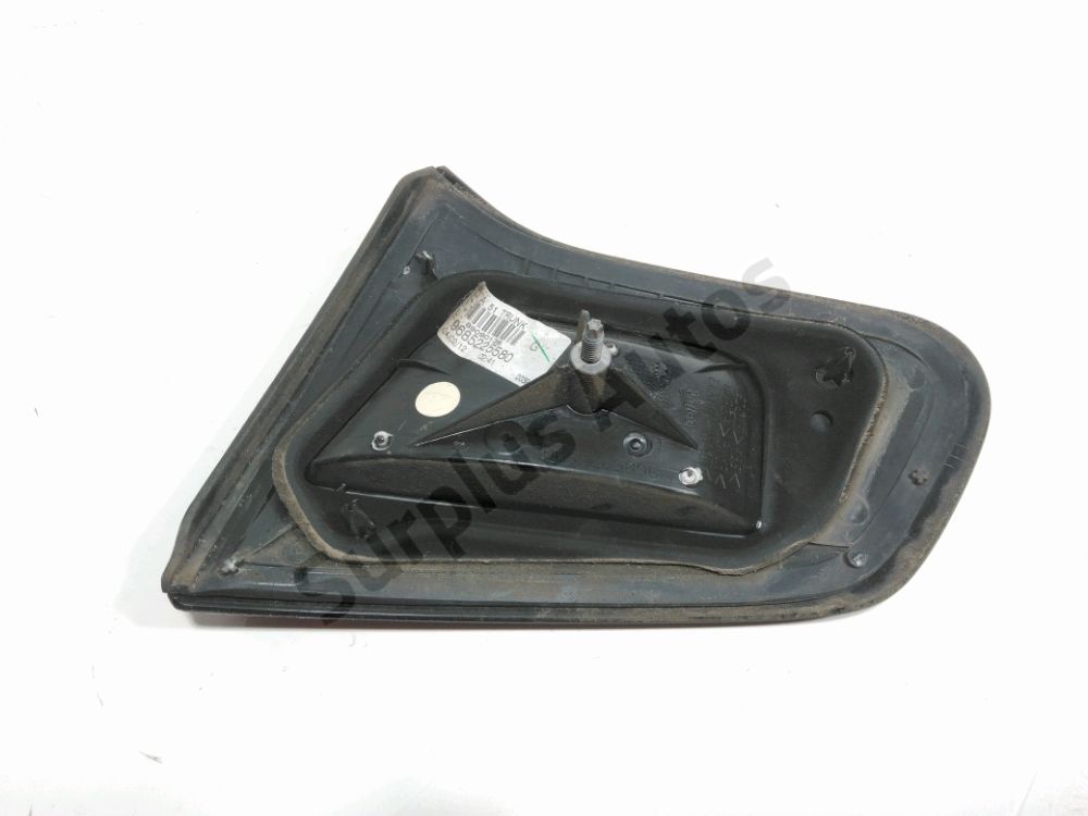 Feu arrière intérieur gauche