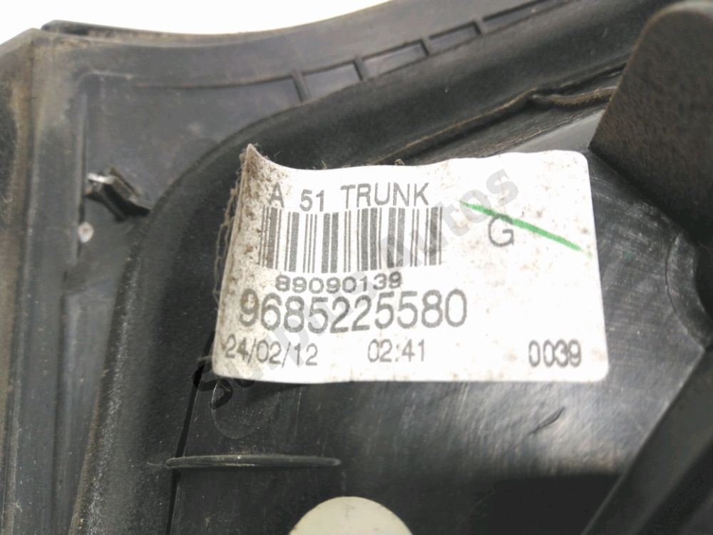 Feu arrière intérieur gauche