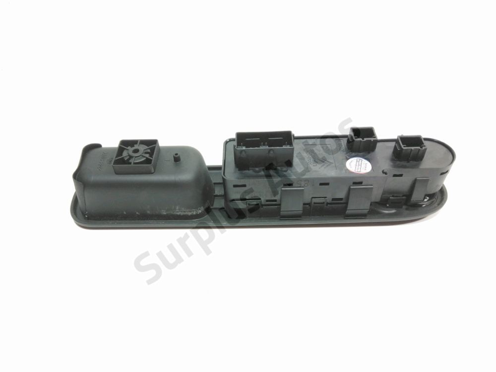 Commande lève-vitre avant gauche