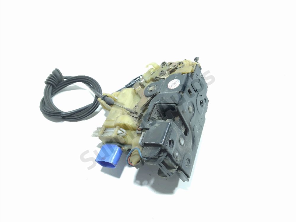 Serrure de porte avant droite