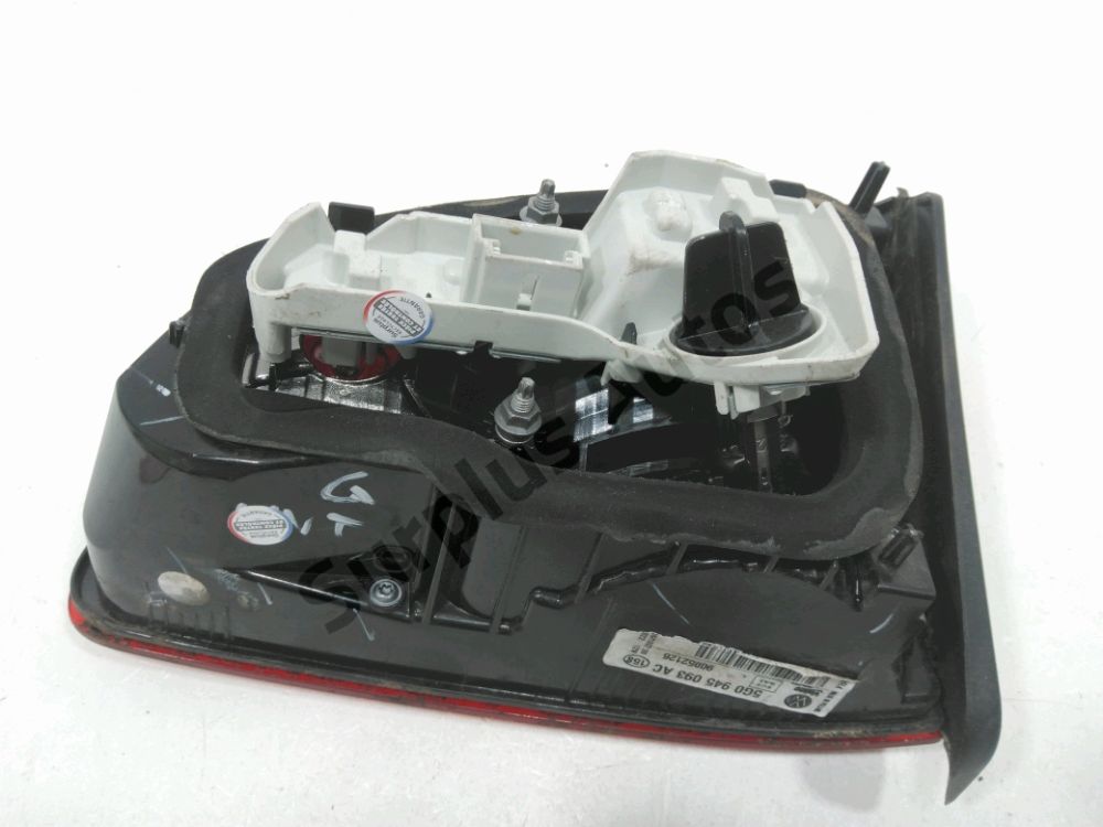 Feu arrière intérieur gauche