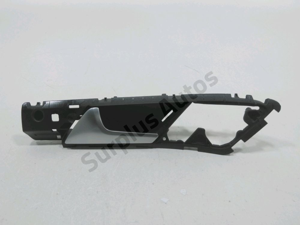 Poignee interieure porte avant gauche