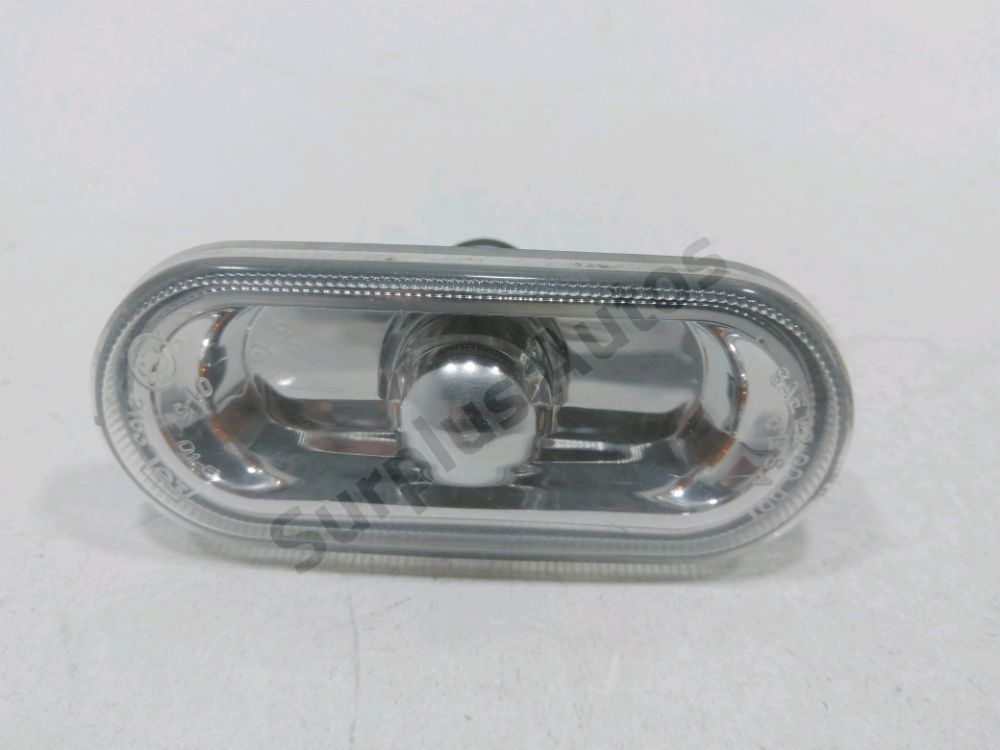 Repetiteur d'aile droit