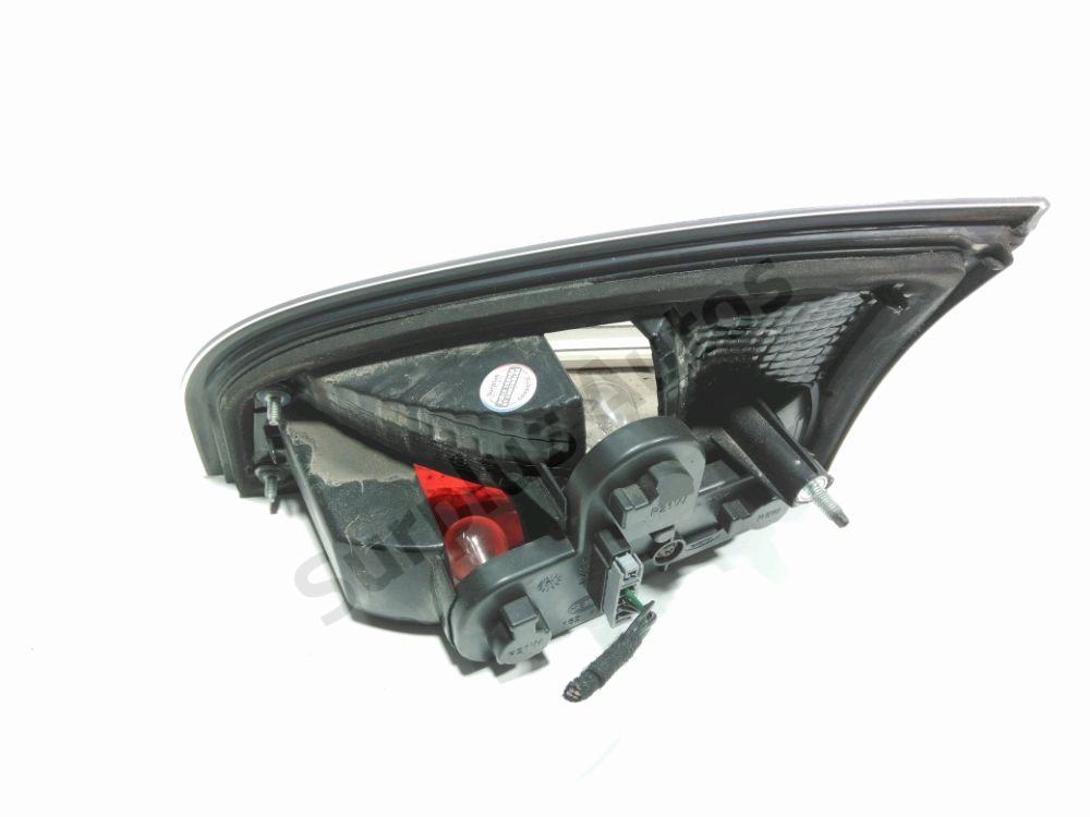 Feu arrière intérieur gauche