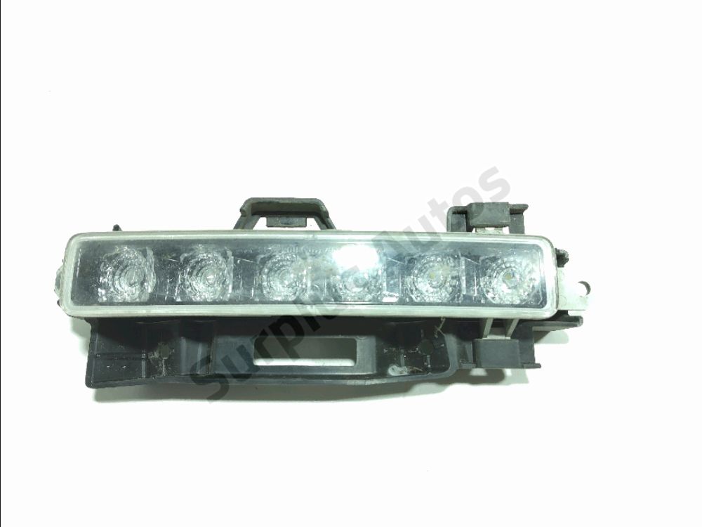 Feu diurne avant droit