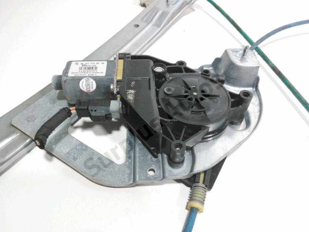 Lève-vitre électrique avant droit