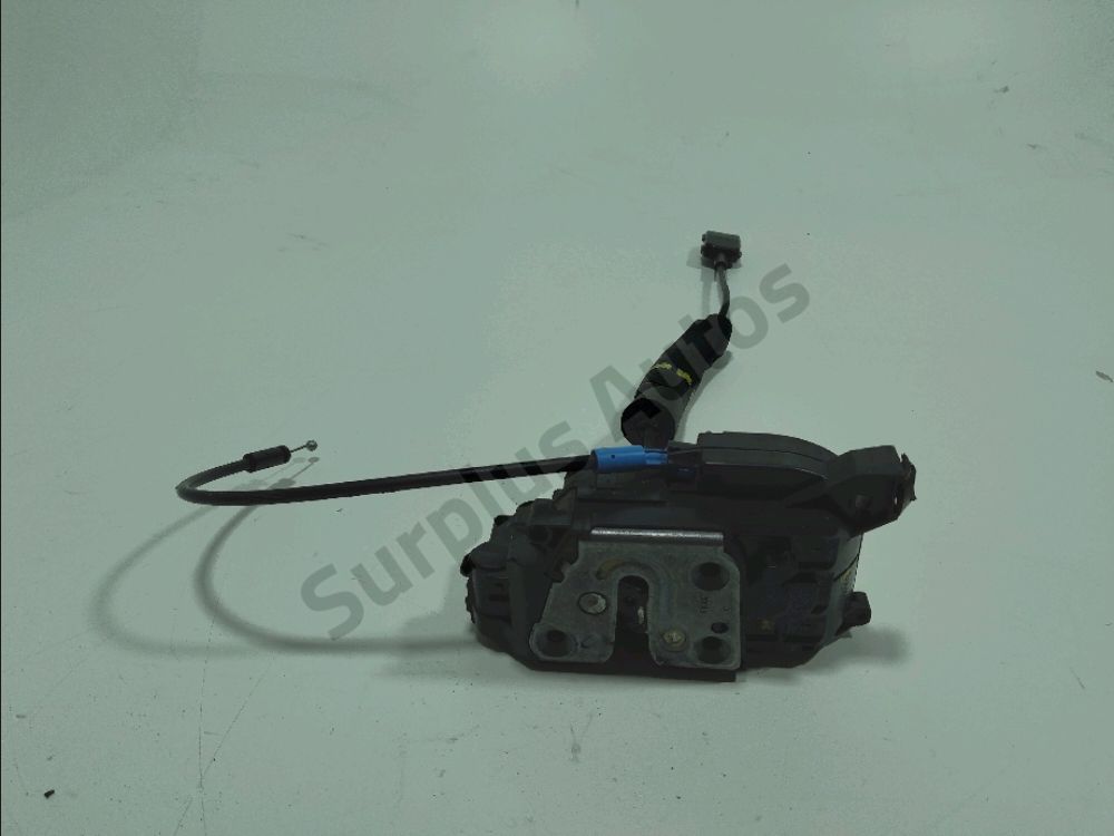 Serrure de porte avant droite