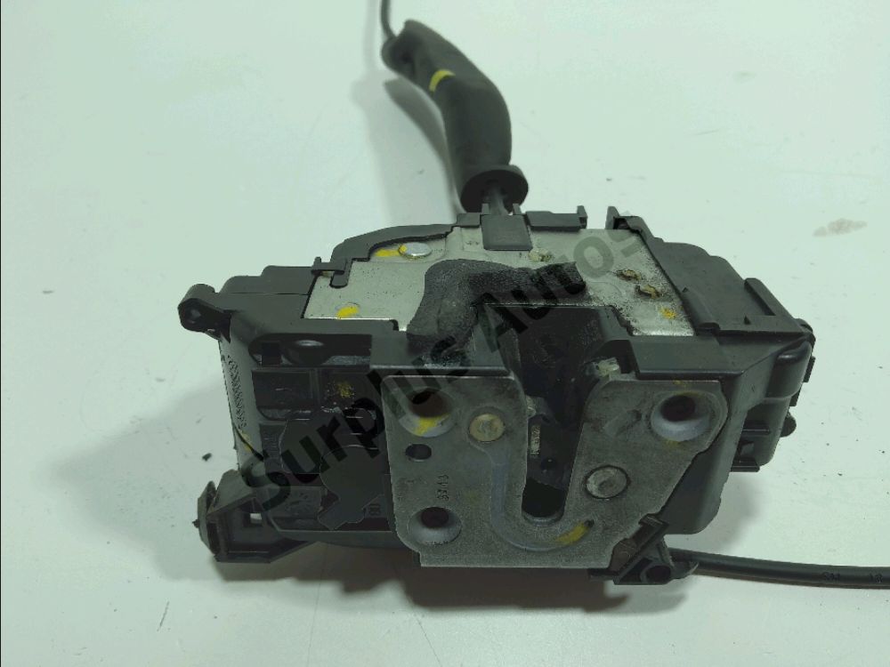 Serrure de porte avant droite