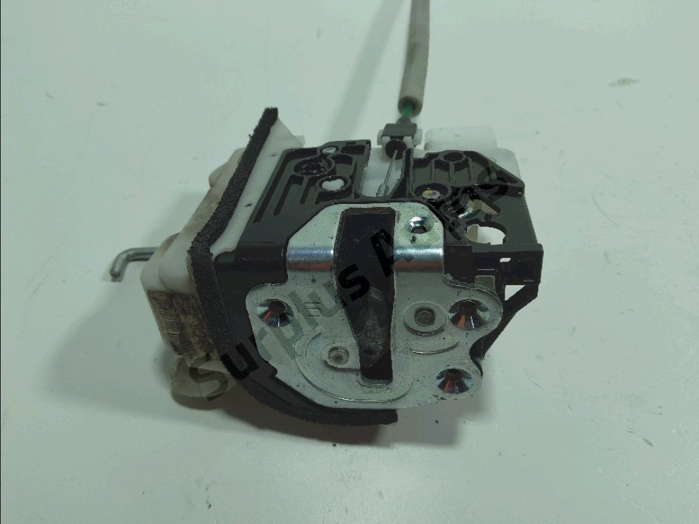 Serrure de porte avant gauche