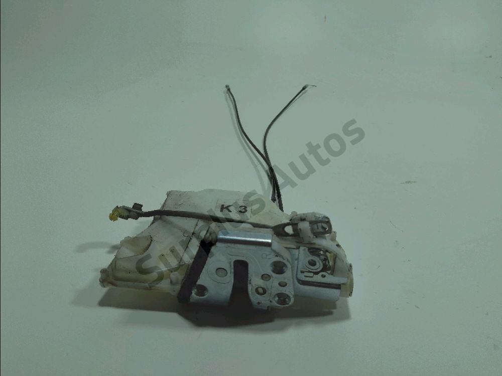 Serrure de porte avant droite