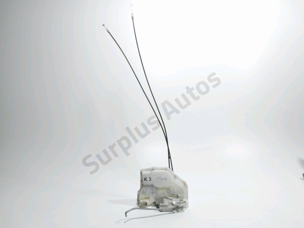 Serrure de porte avant droite