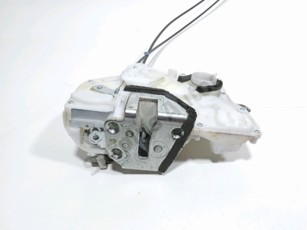 Serrure de porte avant droite