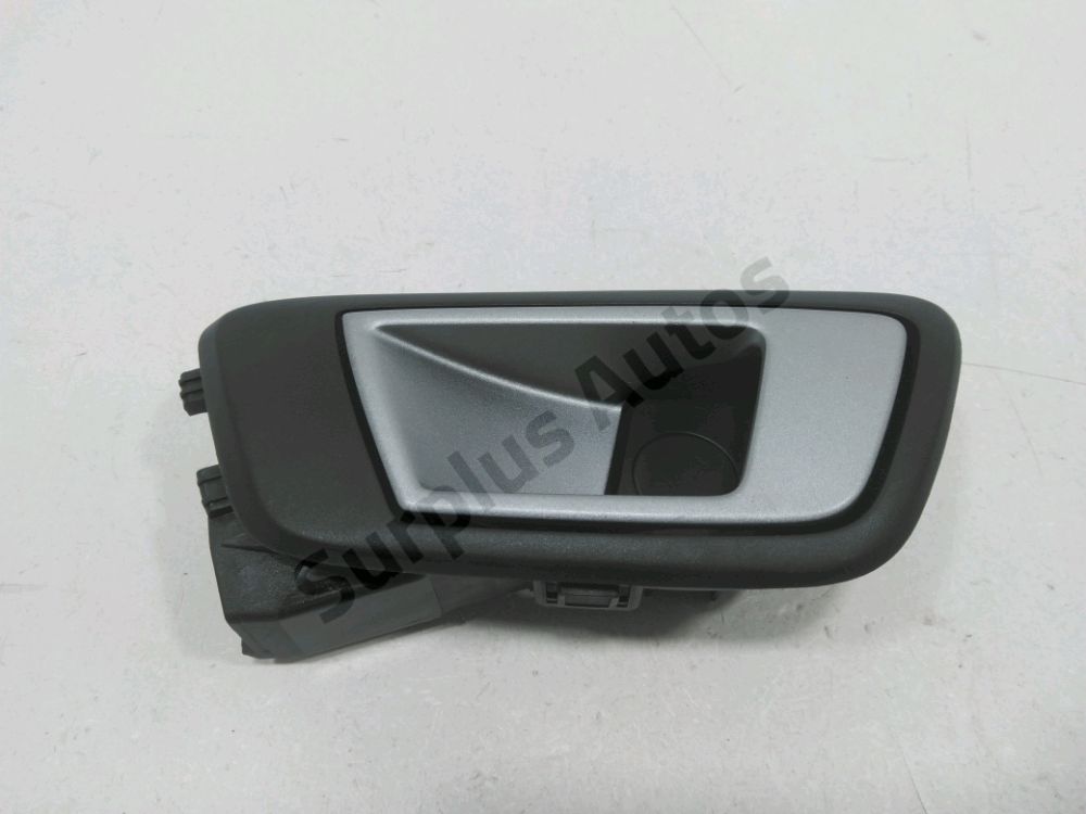 Poignee interieure porte arriere gauche