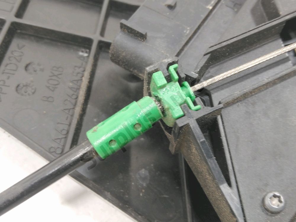 Serrure de porte arrière gauche