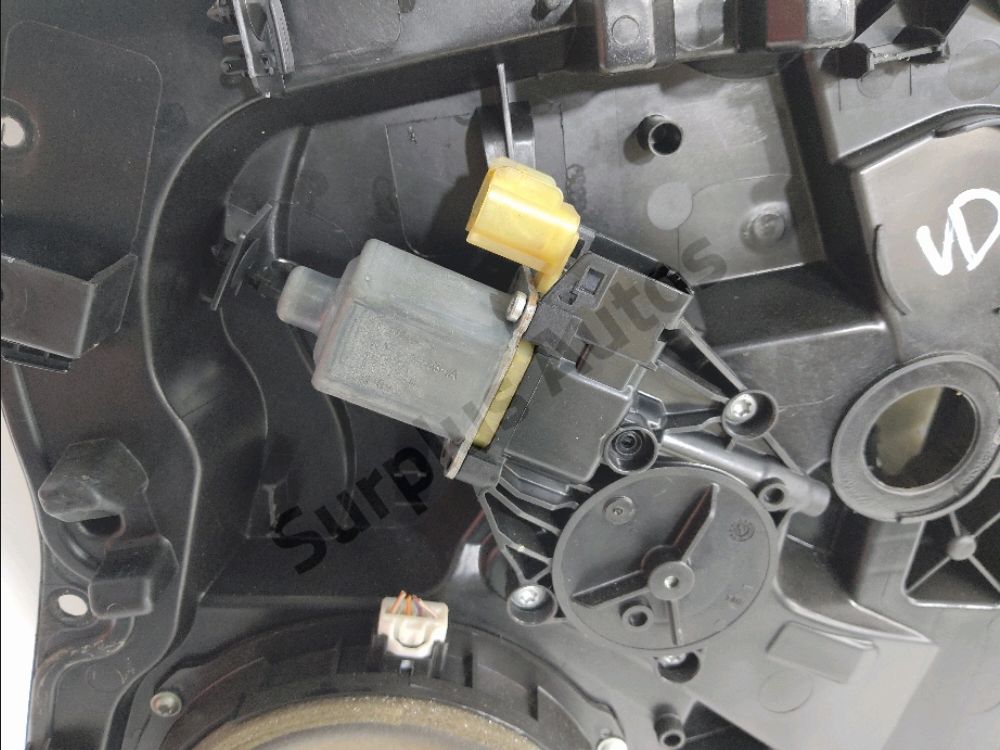 Lève-vitre électrique avant droit