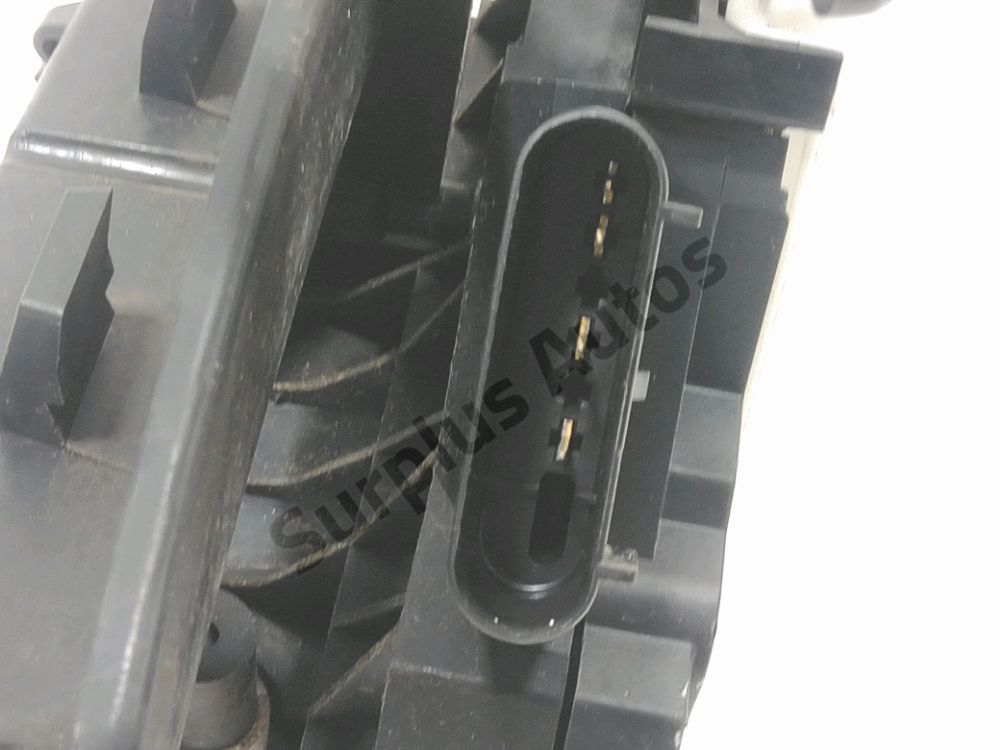 Serrure de porte avant droite