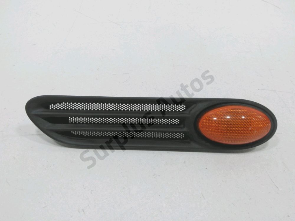 Repetiteur d'aile droit