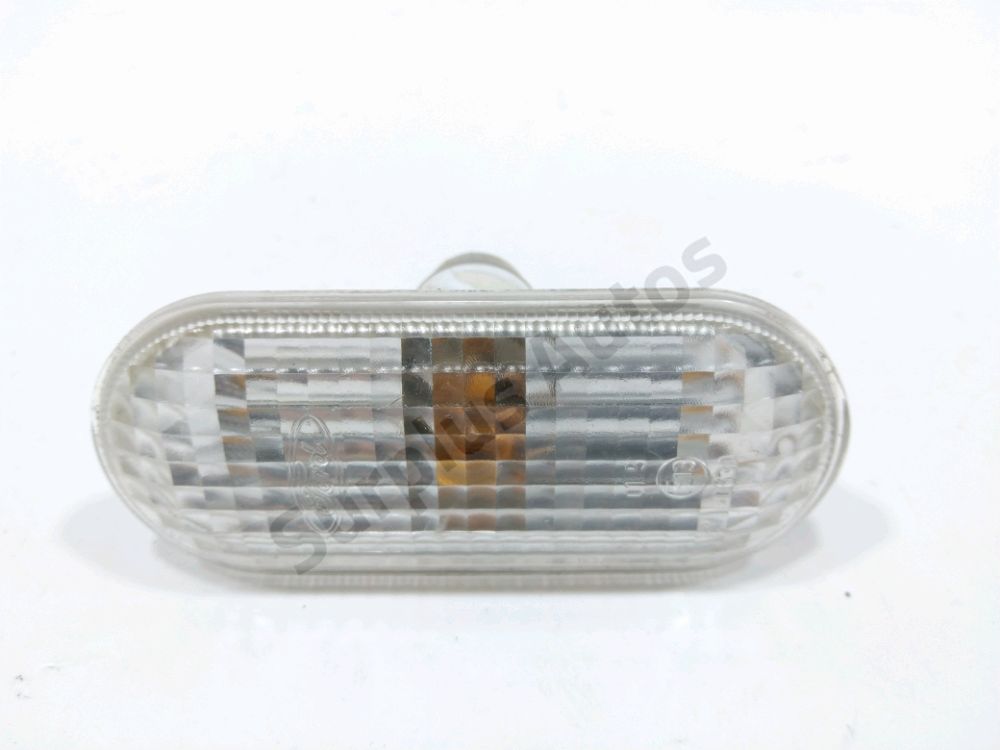 Repetiteur d'aile droit