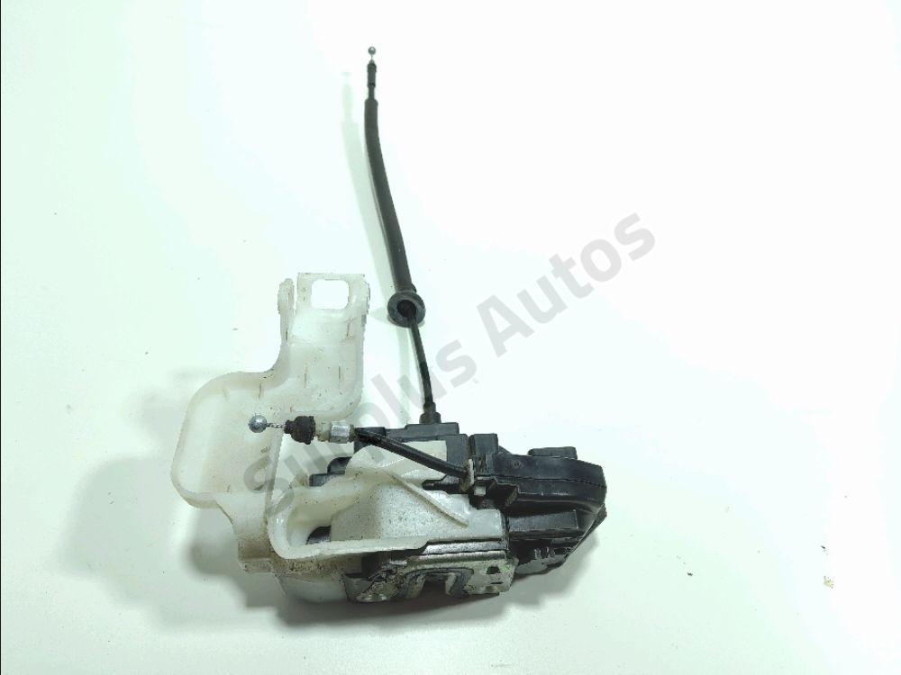 Serrure de porte avant droite