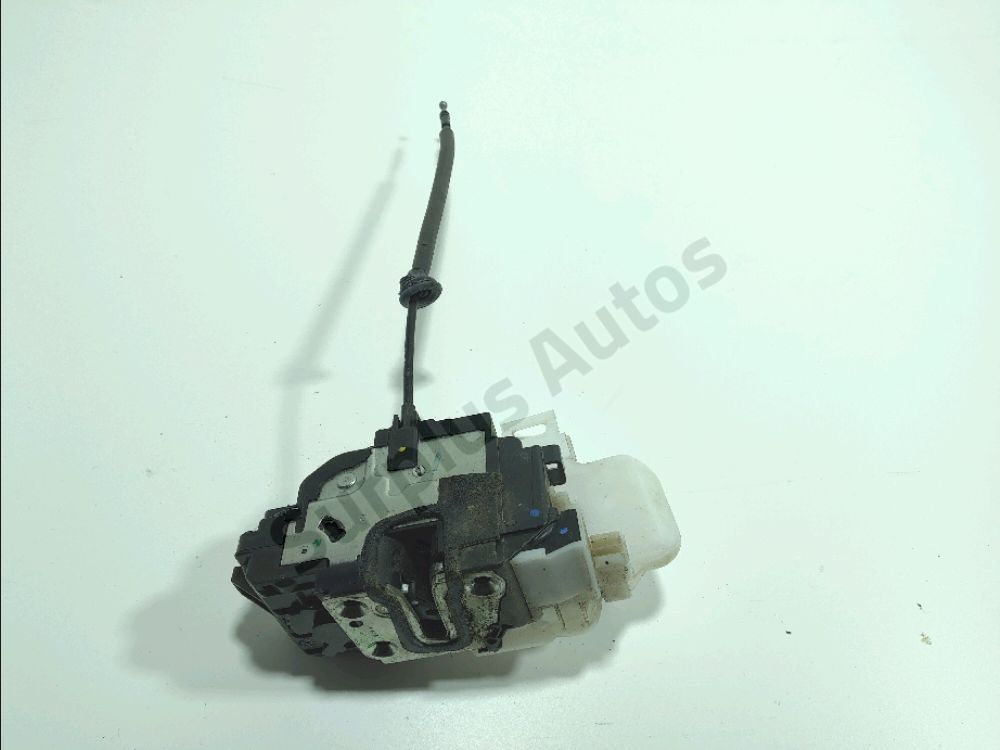 Serrure de porte avant droite