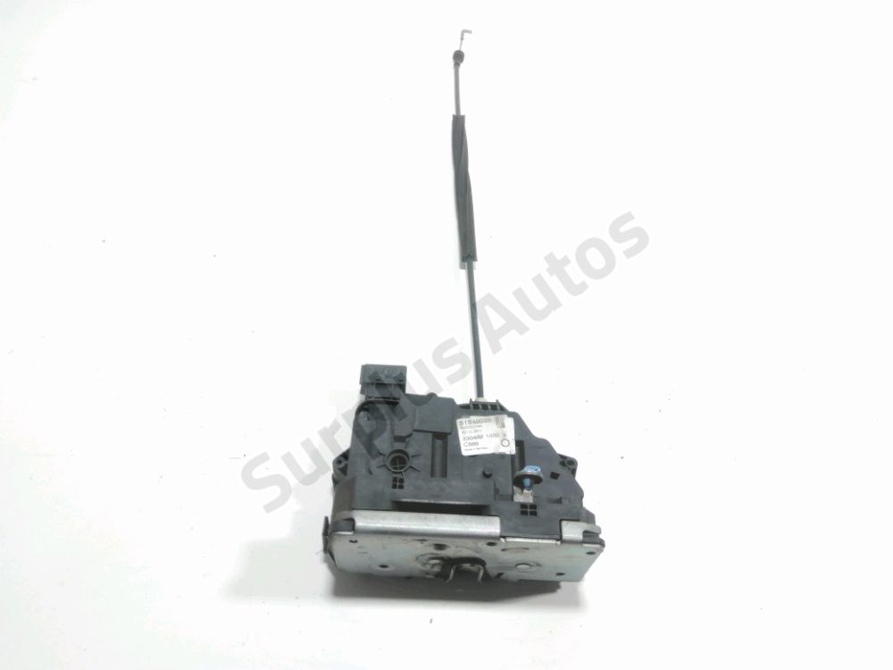 Serrure de porte avant droite