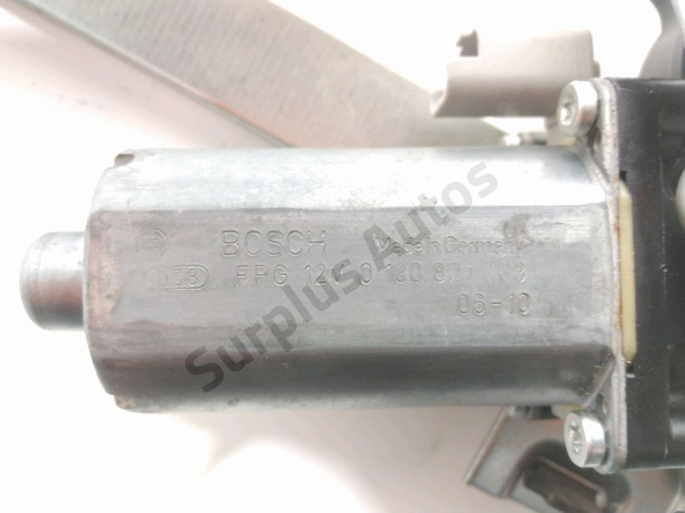 Lève-vitre électrique avant gauche