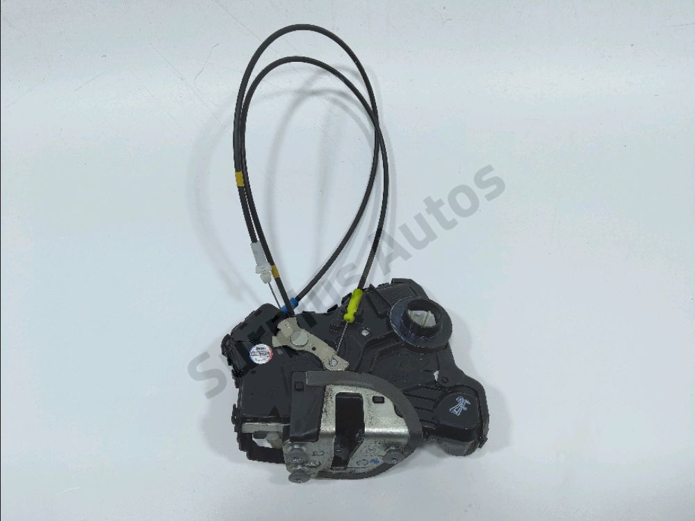 Serrure de porte avant droite