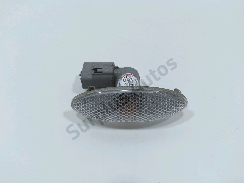 Repetiteur d'aile gauche