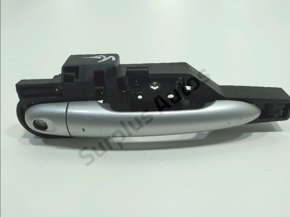 Poignee exterieure avant gauche