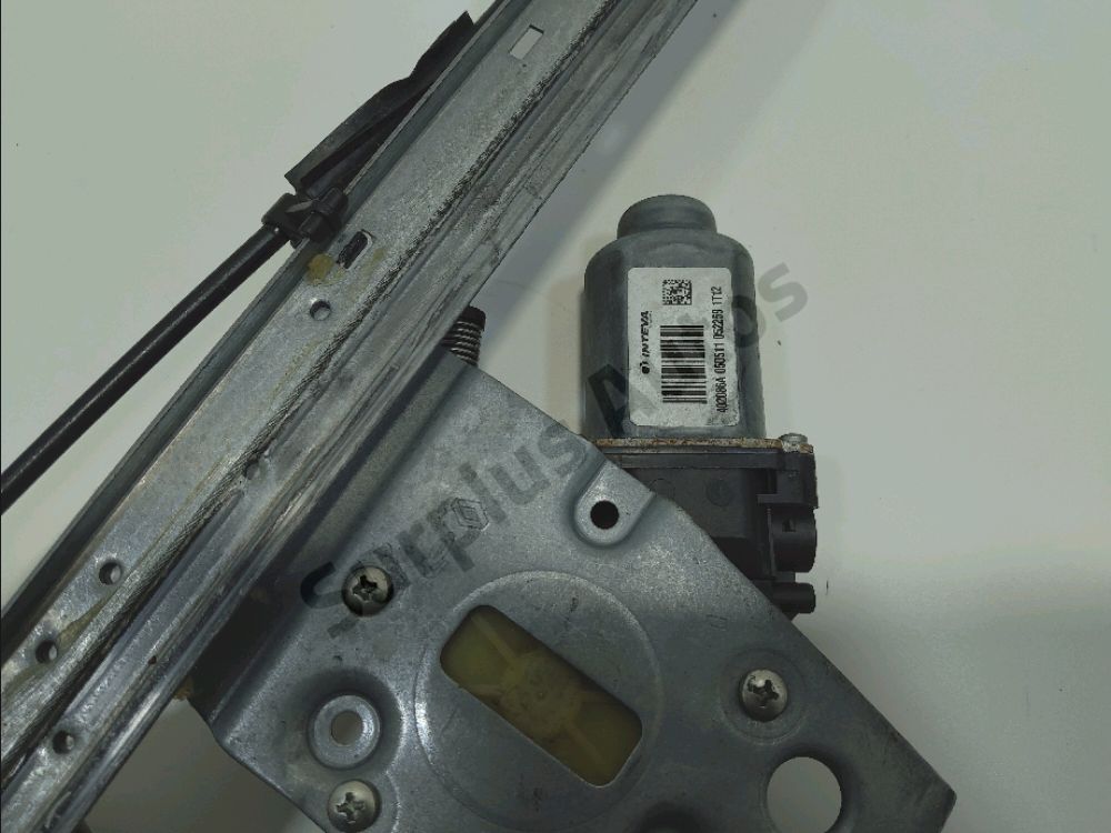 Lève-vitre électrique avant gauche